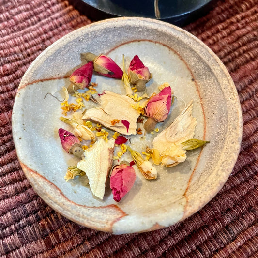 Flowers & roots herbal tea blend