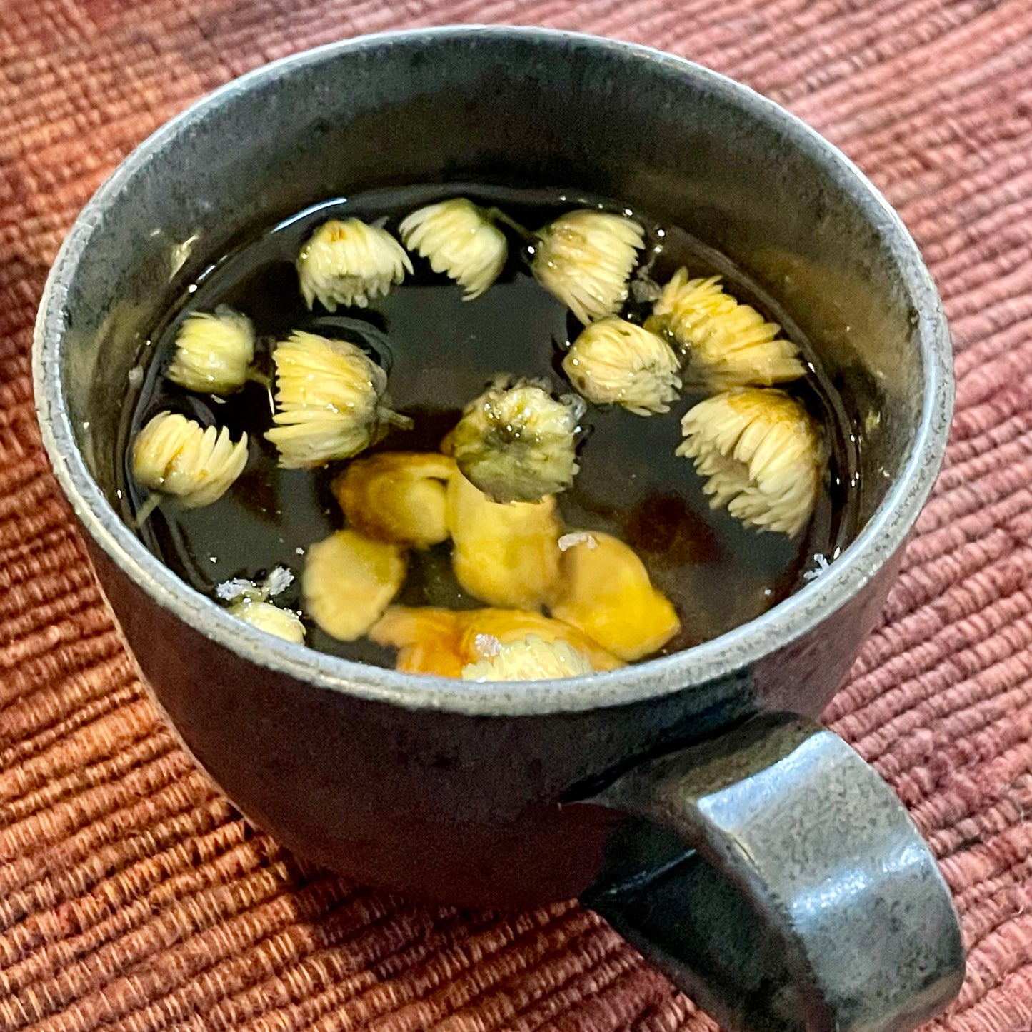 Ginseng & chrysanthemum herbal tea blend