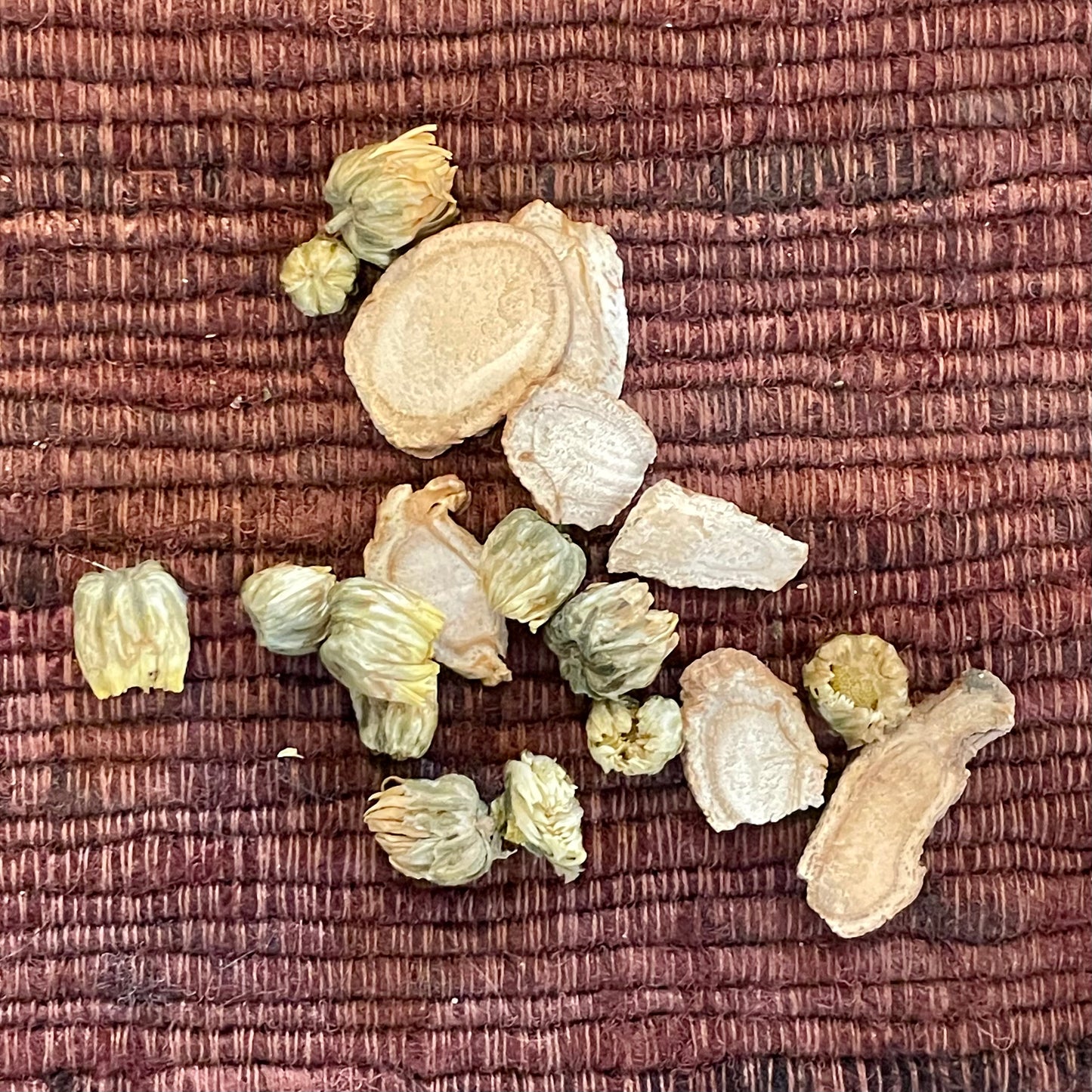 Ginseng & chrysanthemum herbal tea blend
